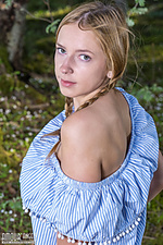 Naturally beautiful girl Naturally beautiful girl