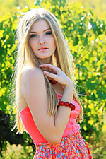 Presenting tinaa tinaa loves walking amongst the grape vines as she strips naked except for her brilliant red beads. Watch as her tongue captures the sweet fruit of the vine.