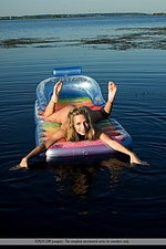  get wet beata d. Calls her new buddy, floatie. Its a floatation device - a chair that she can uses to drift out on the water without actually getting herself wet. And thats how she starts out - good and composed and relaxed in the midday sun, enjoying he
