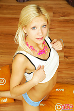 Masturbating teenie