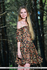 Honey liz honey liz flaunts her meaty butt and sweet, pink pussy as she poses in the forest. Honey liz honey liz flaunts her meaty butt and sweet, pink pussy as she poses in the forest.