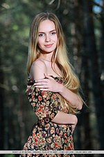 Honey liz honey liz flaunts her meaty butt and sweet, pink pussy as she poses in the forest. Honey liz honey liz flaunts her meaty butt and sweet, pink pussy as she poses in the forest.