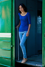 Inanou with her sweet smile that lights up her charming face, slim and slender body, and an engaging personality, chandra is a very promising nude model.