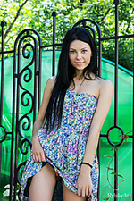 Berjalan young hot teens Berjalan young hot teens