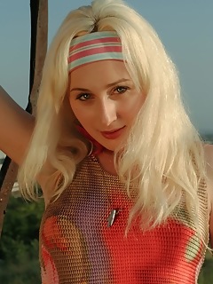 Presenting kiss newcomer kiss strips outdoors baring her sweet, creamy body. Presenting kiss newcomer kiss strips outdoors baring her sweet, creamy body.