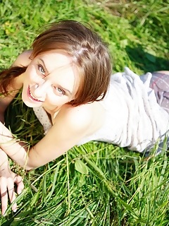 100 free teen female poses outdoors